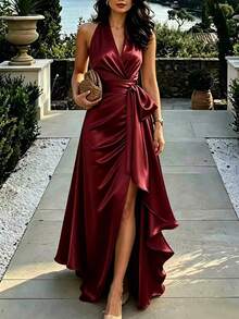 SHEIN Neues Frühling/Sommer französischer Stil Aprikose hoher Schlitz voller Rock langes Kleid, Satin glänzend Damen langes Kleid, Sommer langes Neckholder Schleife Kleid, Damen Sommer Outfit, elegantes ärmelloses Neckholder tailliertes schlankmachendes langes Kleid - Bordeaux - Übersicht 1