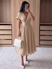 NOVVYNE 女士春夏杏色梭织数码条纹镂空可调节腰A字中长连衣裙，优雅浪漫 - 卡其色 - 查看 3