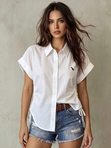 Franclia Blusa de mujer minimalista de estilo casual y de oficina con mangas cortas y drapeado bordado, para primavera/verano - Blanco - Ver 1
