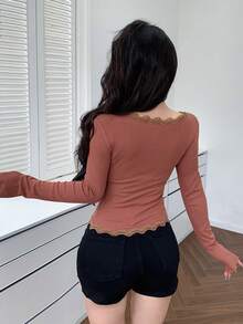 DAZY 女款對比蕾絲單排扣長袖T恤外穿上衣，秋季服飾，返校穿搭短版上衣 - 紅木色 - 查看 5