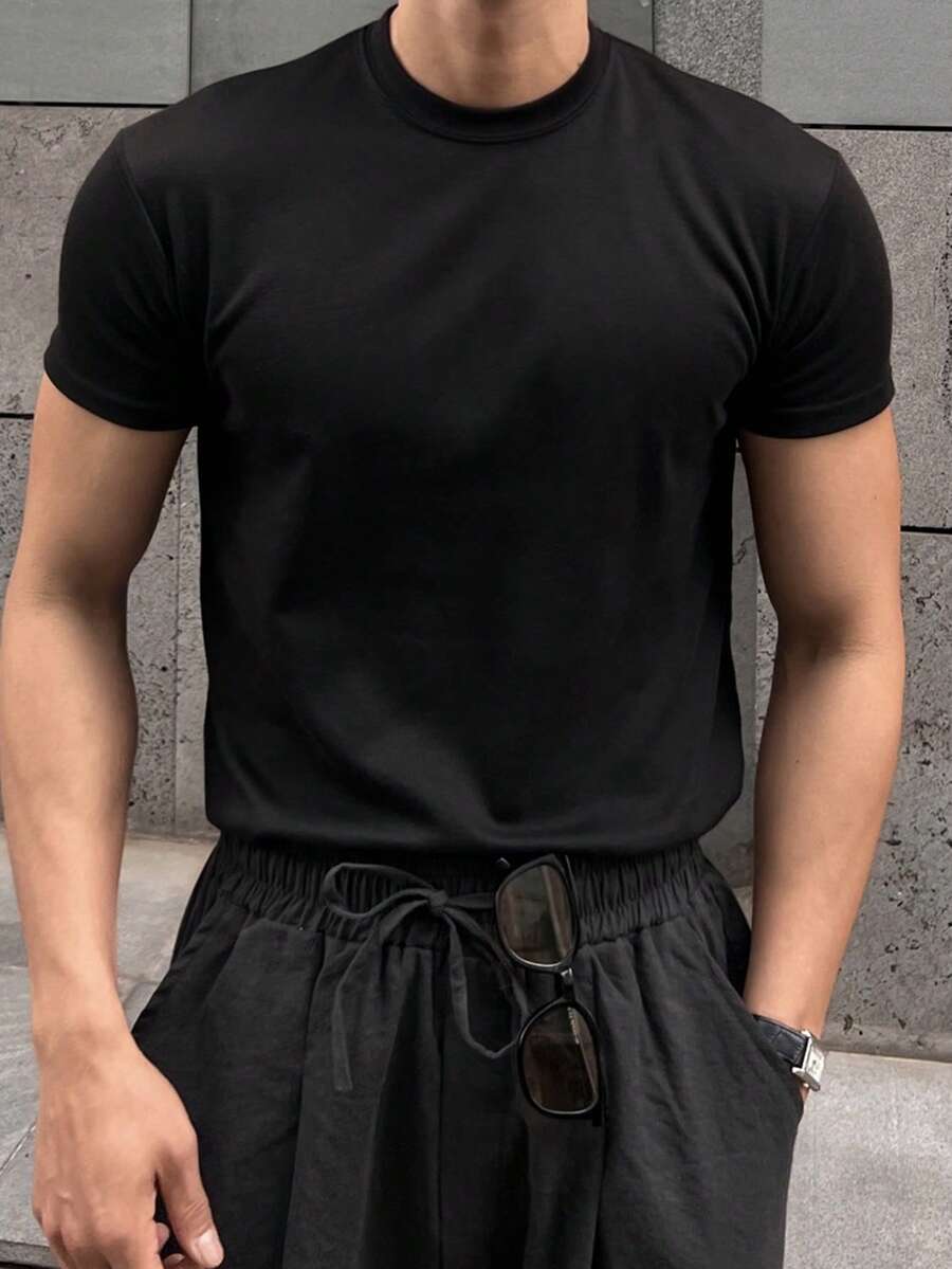 DAZY Men Cotton Solid Round Neck Tee - Black - View 1