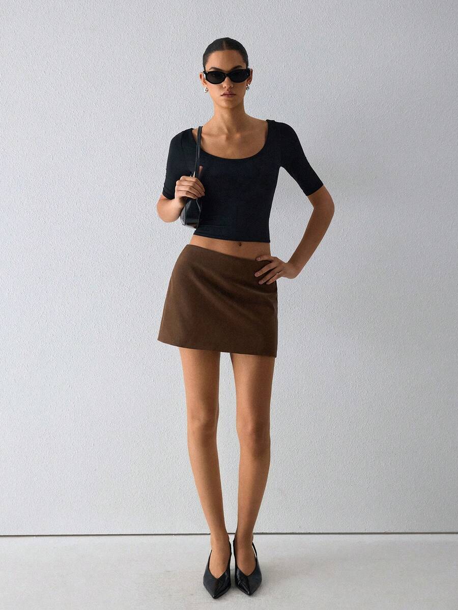 ATUI Studio Women's Fashion Sexy All-Match Solid Color Mini Skirt, Slim Fit Bodycon Anti-Exposure Versatile Leather Vintage Hot Girl Style Going Out Dark Brown Autumn - Brown - View 1