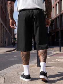 Manfinity RebelGame Men's Plus Size Solid Color Pleated Loose Casual Bermuda Shorts - Black - View 2