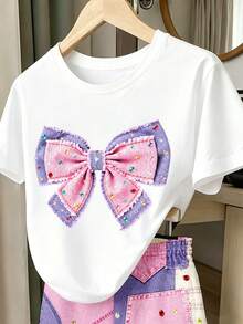 SHEIN 2件組 青少年女孩休閒夏季蝴蝶結圖案印花圓領短袖針織T恤與3D鑽石寶石印花仿牛仔軟短褲套裝，夏季，新款SS26時尚，夏季穿搭 - 彩色 - 查看 3