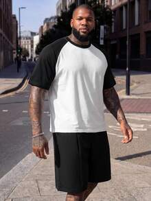 Manfinity RebelGame Men's Plus Size Solid Color Pleated Loose Casual Bermuda Shorts - Black - View 3