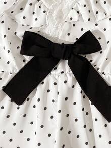 SHEIN Elladie kids 女童 2026 夏季新款黑色波點荷葉邊短袖 V 領收腰後蝴蝶結露背 A 字連身短褲，田園風時尚短版連身褲 - 黑與白 - 查看 7