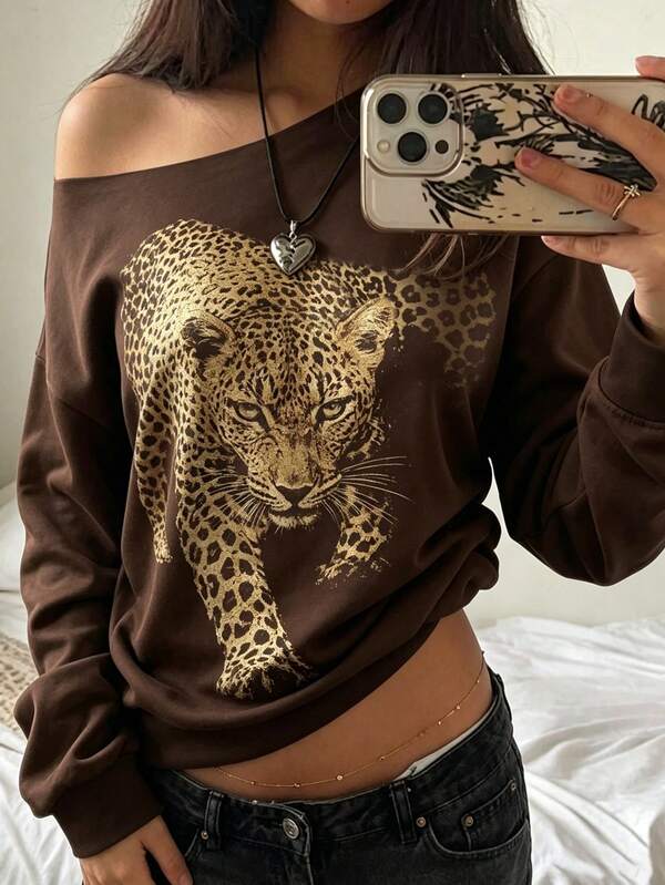 Rovax American Style Leopard Print Off-Shoulder Sweatshirt For Women, Vintage Brown Off-Shoulder Long Sleeve, Distressed Money Leopard Graphic, Loose Slouchy Off-Shoulder Top, Maillard Brown Sexy Style, Autumn/Winter