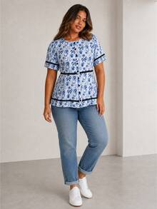 ELLERISSA Blusa de jersey con mangas con volantes, insertos de encaje y estampado floral azul para tallas grandes - Azul - Ver 4