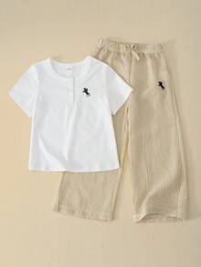 SHEIN Elladie kids 2件組基礎休閒慵懶純色套裝，馬匹印花，不對稱下擺，側面抓皺設計，圓領短袖T恤，搭配黃色條紋紋理布料直筒長褲套裝，適合日常/外出多種場合，春季/夏季/四季，幼女套裝，兒童日常舒適夏季穿搭，女孩套裝 - 卡其色 - 查看 6