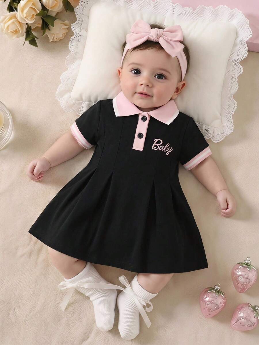 SHEIN 粉色新生女嬰夏季可愛開學季 Polo 領短袖刺繡 A 字裙 前開扣公主風柔軟日常穿著洋裝