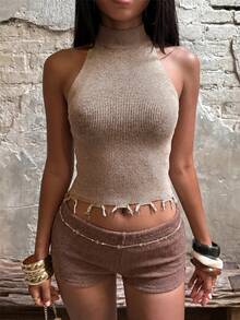 SHEIN BAE كنزة نسائية محبوكة مضلعة برقبة هالتر ونصف عالية بدون أكمام مع شرابات مزينة بالهدب وقصة قصيرة تكشف الخصر بقصة ضيقة - بني مخاوي - مشاهدة 7