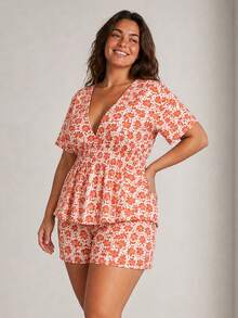 ELLERISSA Plus Size White V-Neck Kimono Sleeve Shirred Blouse & Wide Leg Shorts Co-Ord Set - White - View 3