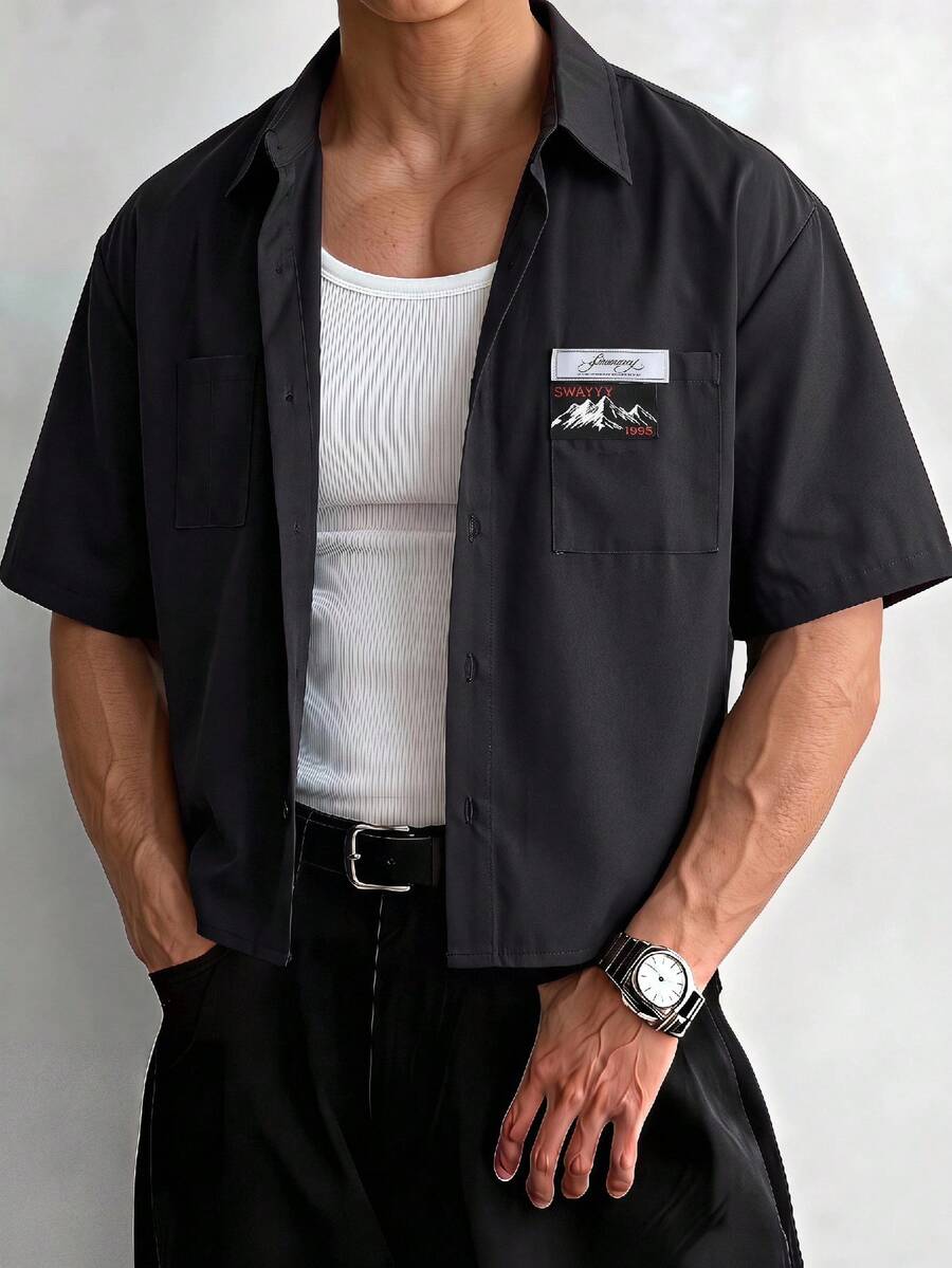 ESTAVOR Camisa de manga corta con diseño de bolsillo y estampado de letras para hombre - Negro - Ver 1