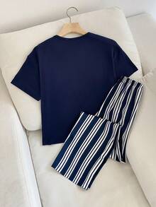 SHEIN 男童 2 件套居家服：海軍藍圓領短袖上衣，雙面刷毛布料，搭配藍白條紋梭織長褲，簡約舒適 - 藍白色 - 查看 3