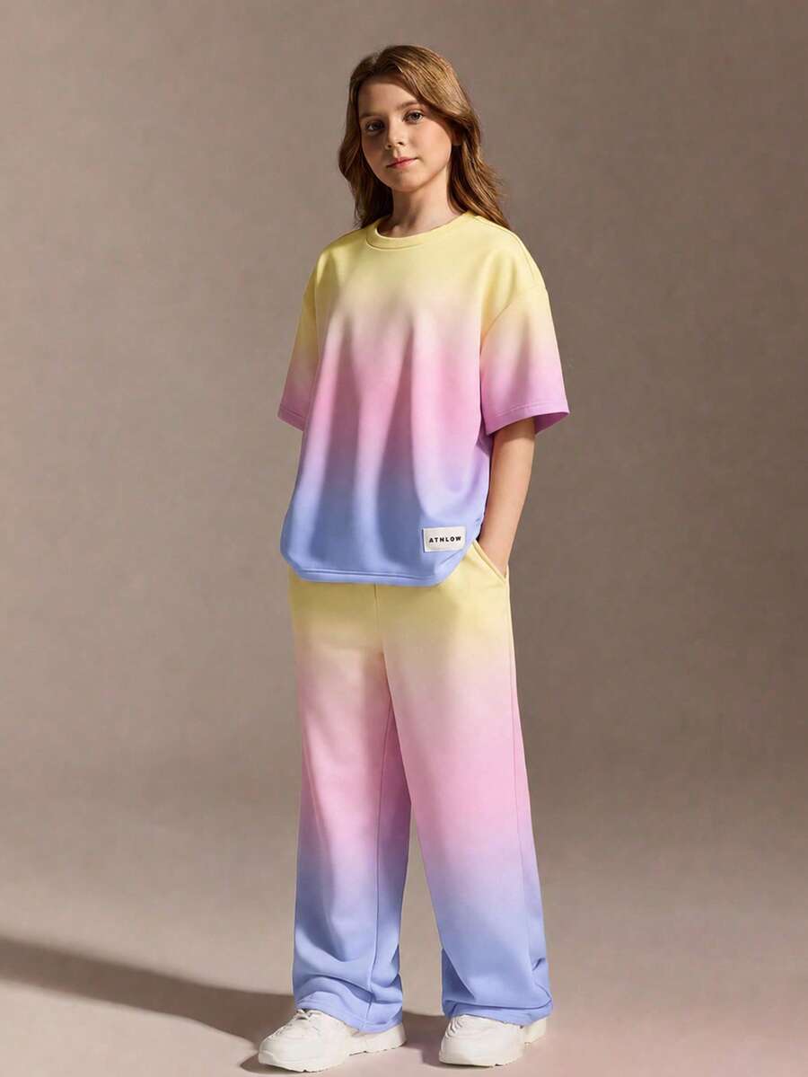 女童休閒運動套裝,圓領寬鬆大尺寸T恤搭配寬鬆長褲,粉色漸層,更顯青春活力,柔軟親膚面料,適合日常休閒、校園、度假穿著,秋/冬開學季新品 - 彩色 - 查看 1