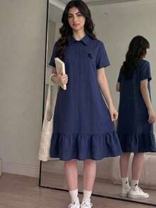 SHEIN 青少年女孩深藍色 Polo 領刺繡圖案荷葉邊休閒洋裝，校服風格，適合學校、戶外活動、購物、日常穿著 - 藏蓝色 - 查看 4