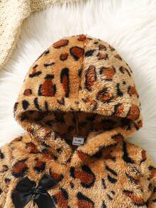 SHEIN Playful Pals 2pcs/Set Baby Girl Autumn/Winter Brown Yellow Leopard Print Black Sweet Cool Style Leopard Print Plush Bow Hooded Long Sleeve Top With Side Bow Long Pants And Matching Plush Footies Set, Loose Comfortable Fit, Suitable For Daily Outings, Holiday Parties, Outdoor Play, Family Gatherings, Photo Shoots - Multicolor - View 6