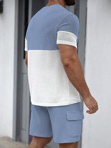 Manfinity CasualCool 男士夏季休閒拼色拼接 T 恤與短褲套裝 - 彩色 - 查看 2