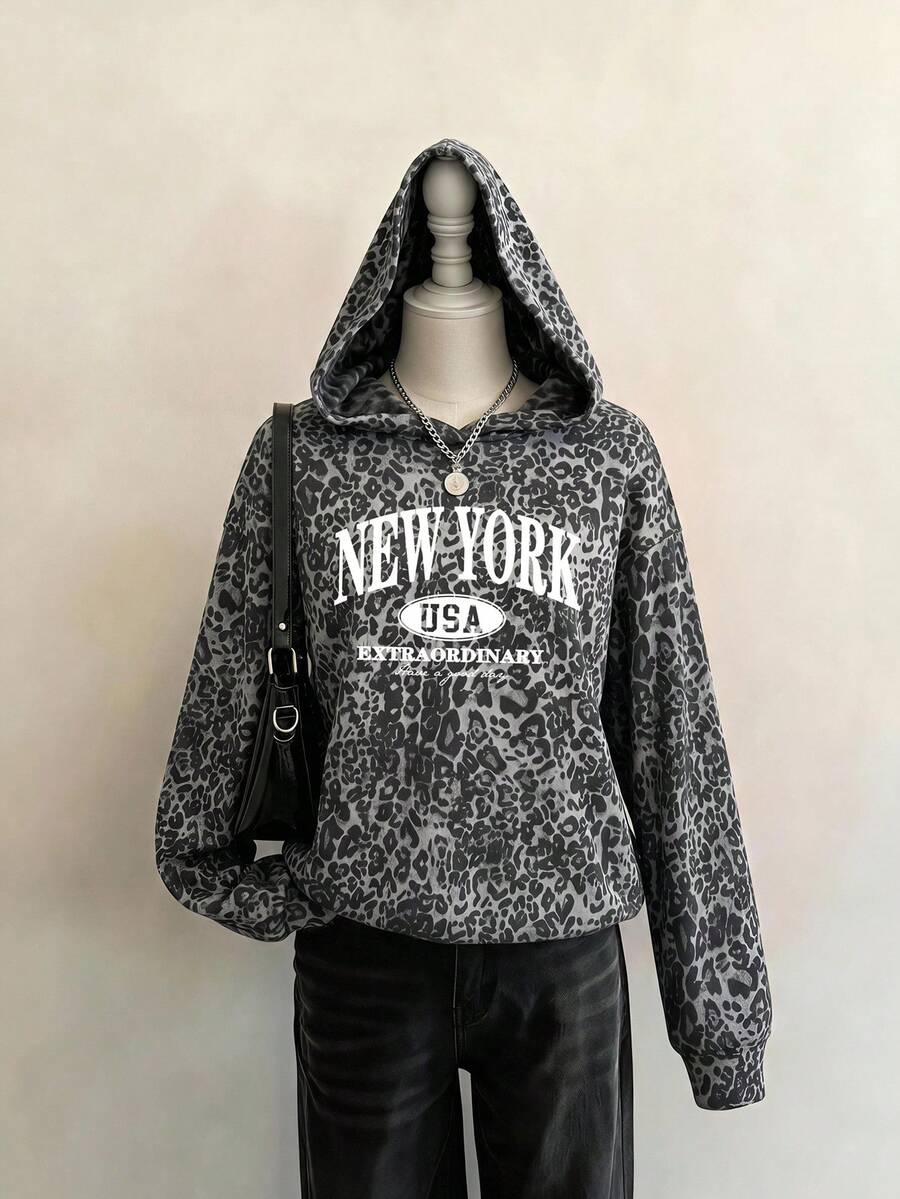 SHEIN EZwear 秋季新款字母標語小豹紋淺灰色仿水洗針織水印豹紋寬鬆毛茸茸女款衛衣，秋季上衣，適合日常通勤、聚會、秋冬/夏季、聖誕節、新年、感恩節、派對、婚禮、海灘、畢業典禮、優雅、外出、約會、通勤、情人節、優雅、度假 - 彩色 - 查看 1