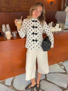 Serisse 女款秋季休閒 70 年代復古黑白波點配色鈕扣優雅襯衫，可愛上衣，適合外出、日常、派對、早午餐、日間穿著 - 黑與白 - 查看 9