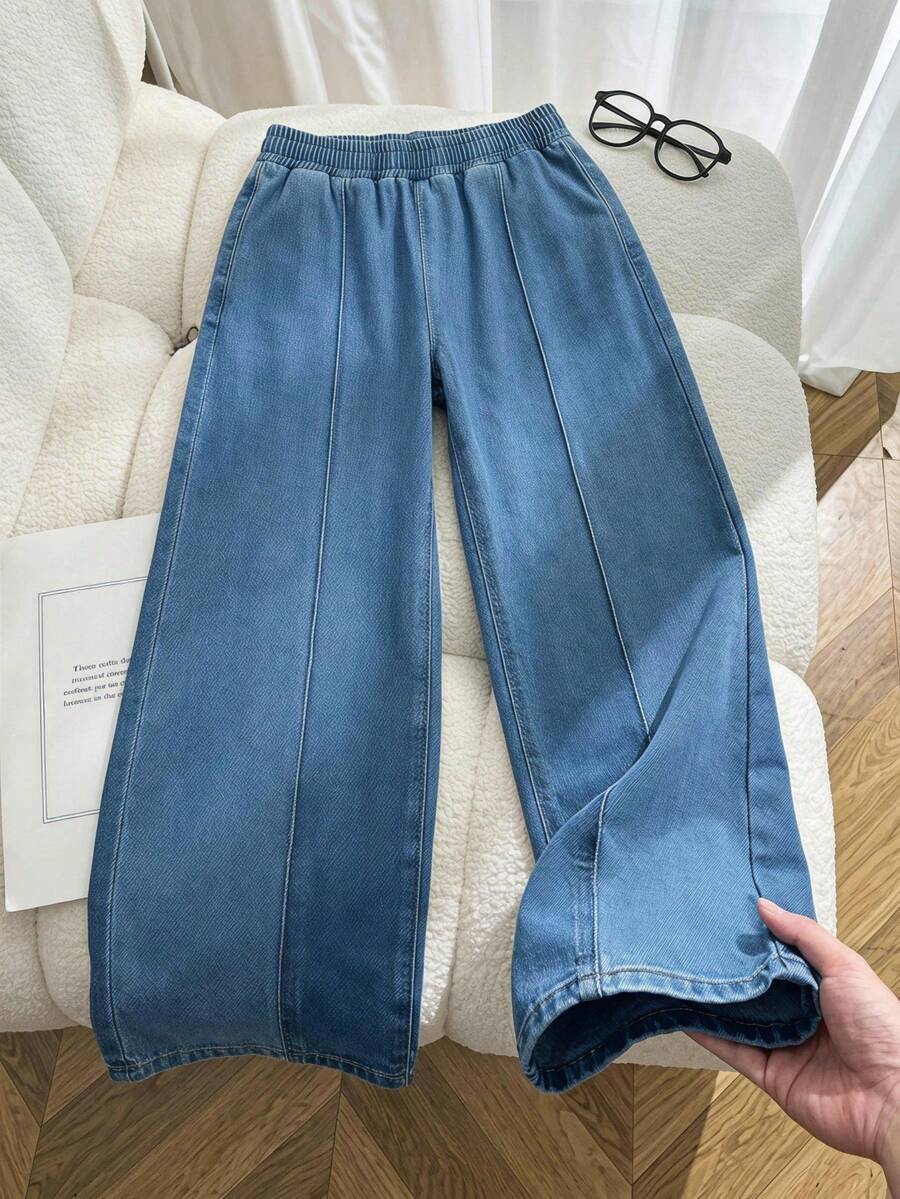 SHEIN Tween女孩新款四季牛仔褲,水洗休閒風,簡約百搭寬腿版型,彈性腰頭設計穿著舒適,寬腿結合中線縫線設計時尚亮眼,適合日常休閒個性穿搭、度假、派對等多場景穿著,四季百搭牛仔褲 - 深色水洗藍 - 查看 1