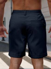 Manfinity Homme Pantalones cortos casuales de talla grande para hombres, de unicolor, con bolsillos plisados y en diagonal - Azul Marino - Ver 2