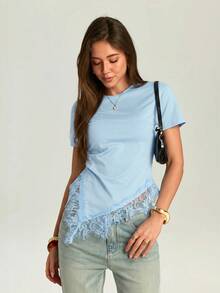 Firerie 女款極簡優雅休閒度假通勤修身 T-shirt 上衣，黑色短袖收腰不對稱下擺蕾絲飾邊，適合度假、海灘、假日穿搭 - 藍色 - 查看 7