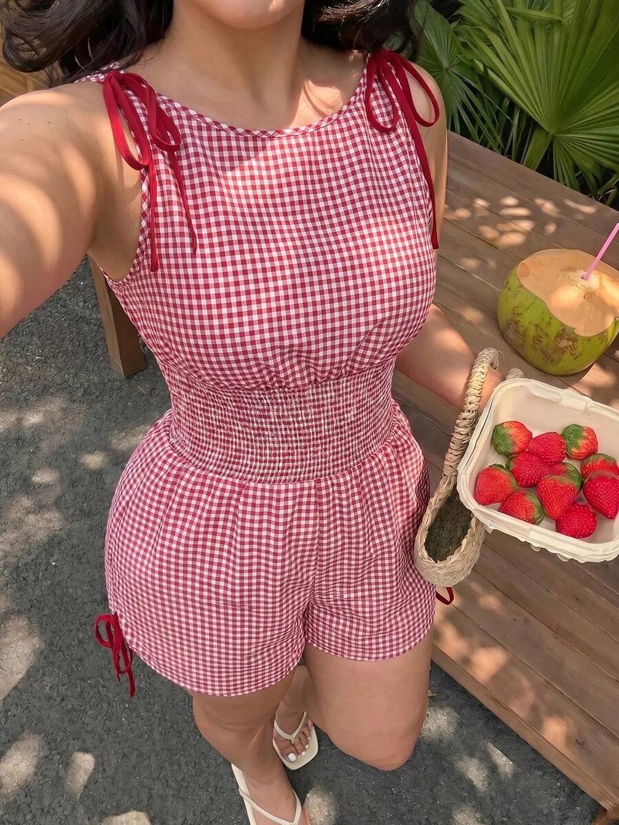 SHEIN MOD 大码女式格纹连体裤,腰部蝴蝶结装饰,无袖格纹连体裤 - 紅白色 - 查看 1
