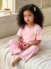 SHEIN Elladie kids 2件組新生女嬰檸檬印花套裝 針織T恤與格紋長褲 柔和黃色 夏季休閒度假甜美韓風套裝 - 粉色 - 查看 5