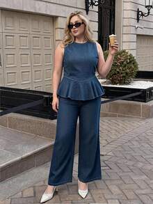 Dripcurv Setelan 2 Potong Atasan Tank Top Bertekstur dengan Hem Ruffle dan Celana Kasual Longgar untuk Wanita Ukuran Plus - Dusty Blue - View 4