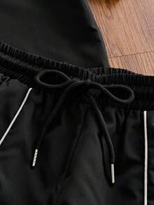 SWAVVY Conjunto de camisa de manga corta con rayas bordadas y abotonadura sencilla y pantalones cortos con cintura de cordón para hombre - Negro - Ver 3