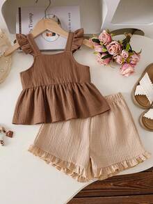 SHEIN Vintaside Kids 女童休閒舒適棕色方領細肩帶背心上衣，雙層荷葉邊肩帶、收腰設計與傘裙擺 + 米色短褲，適合日常穿著、居家、休閒出遊、親子旅行、小滿月/1歲生日與親友聚會 - 棕色 - 查看 4