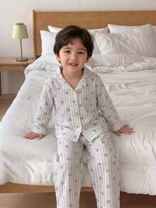 幼兒簡單時尚休閒熊圖案條紋滿版印花針織 Polo 短袖上衣與短褲 2 件套，舒適阻燃面料，適合男孩居家休閒穿著 - 彩色 - 查看 8