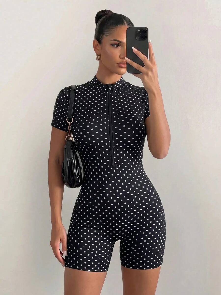 Sirith Rompi Olahraga Kasual Lengan Pendek Motif Polkadot Wanita dengan Resleting Depan - Hitam - View 1