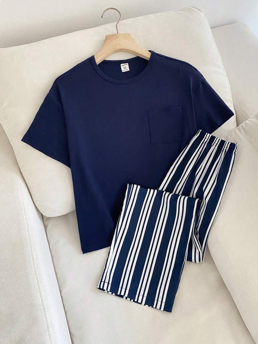 SHEIN 男童 2 件套居家服：海軍藍圓領短袖上衣，雙面刷毛布料，搭配藍白條紋梭織長褲，簡約舒適