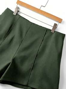 GlowEve CURVE Women's Plus Size Side Zipper Short Suit Fabric Casual Vacation Shorts - Army Green - View 5