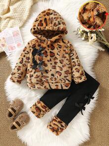 SHEIN Playful Pals 2pcs/Set Baby Girl Autumn/Winter Brown Yellow Leopard Print Black Sweet Cool Style Leopard Print Plush Bow Hooded Long Sleeve Top With Side Bow Long Pants And Matching Plush Footies Set, Loose Comfortable Fit, Suitable For Daily Outings, Holiday Parties, Outdoor Play, Family Gatherings, Photo Shoots - Multicolor - View 3