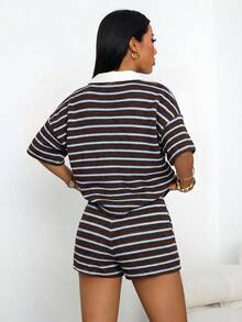 SHEIN PETITE 女款百搭拼色短袖上衣與休閒短褲兩件套 - 咖啡棕 - 查看 2