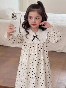 SHEIN 少女優雅復古刺繡蕾絲飾邊寬鬆休閒波點印花拼接長袖A字居家洋裝睡袍晨袍 秋冬穿搭 - 杏色 - 查看 7