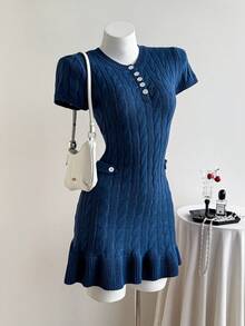 Elamini Vestido mini de punto de cable para mujer con cuello en V, botones delanteros, hombros descubiertos, manga corta, bajo con volantes y ajuste ceñido - Azul Marino - Ver 3