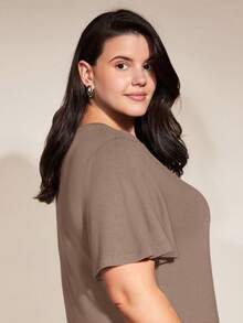 SHEIN BASICS 大尺碼女款純色圓領短袖休閒洋裝 - 咖啡棕 - 查看 8