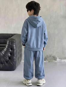 SHEIN 兒童大童男孩騎士印花插肩袖長袖秋冬連帽衛衣與運動長褲休閒套裝 - 霧霾藍 - 查看 6