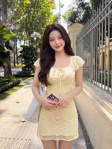 SHEIN MOD Women's Vintage Floral Print Knot Front Ruched Round Neck Sleeveless Dress, Suitable For Summer - Light Yellow - View 2
