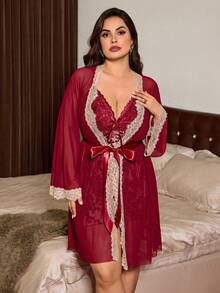 Slumberist Set 2 potong: Jubah Wanita Ukuran Besar Berwarna Burgundy Vintage dengan Detail Jala Transparan dan Renda Kontras + Gaun Dalam Wanita Ukuran Besar Seksi dengan Detail Renda Kontras - MultiWarna - View 1
