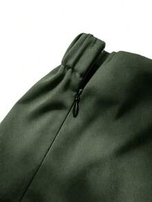 GlowEve CURVE Women's Plus Size Side Zipper Short Suit Fabric Casual Vacation Shorts - Army Green - View 4