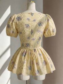 SHEIN Clasi 女款方領淡黃色刺繡條紋印花布料上衣，收腰設計，泡泡短袖，後背繫帶，A字版型，碎花清新風 - 淡黃色 - 查看 2