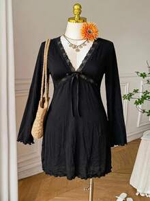 SHEIN EZwear 大尺碼女款蕾絲拼接蝴蝶結綁帶荷葉邊下擺洋裝 - 黑色 - 查看 7