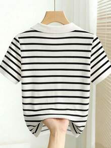 Resyla Kaos Wanita Lengan Pendek Slim Fit Berkerah dengan Motif Digital - MultiWarna - View 2