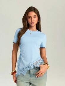 Firerie 女款極簡優雅休閒度假通勤修身 T-shirt 上衣，黑色短袖收腰不對稱下擺蕾絲飾邊，適合度假、海灘、假日穿搭 - 藍色 - 查看 3