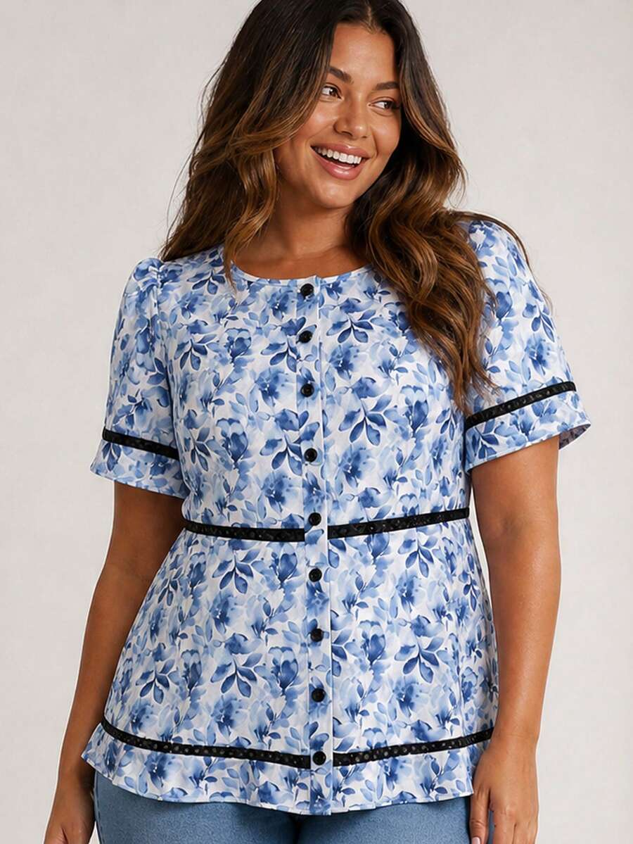 ELLERISSA Blusa de jersey con mangas con volantes, insertos de encaje y estampado floral azul para tallas grandes - Azul - Ver 1